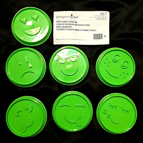 Pampered Chef Kitchen Pampered Chef Emoji Cookie Cutters Set Of 7